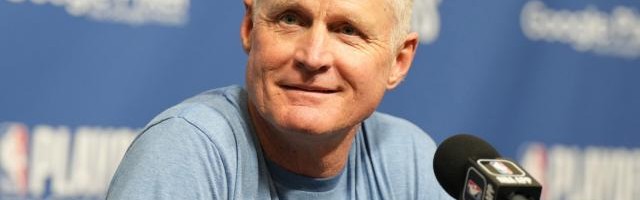 无愧十五大！科尔关键时刻祭出奇招助勇士逆转