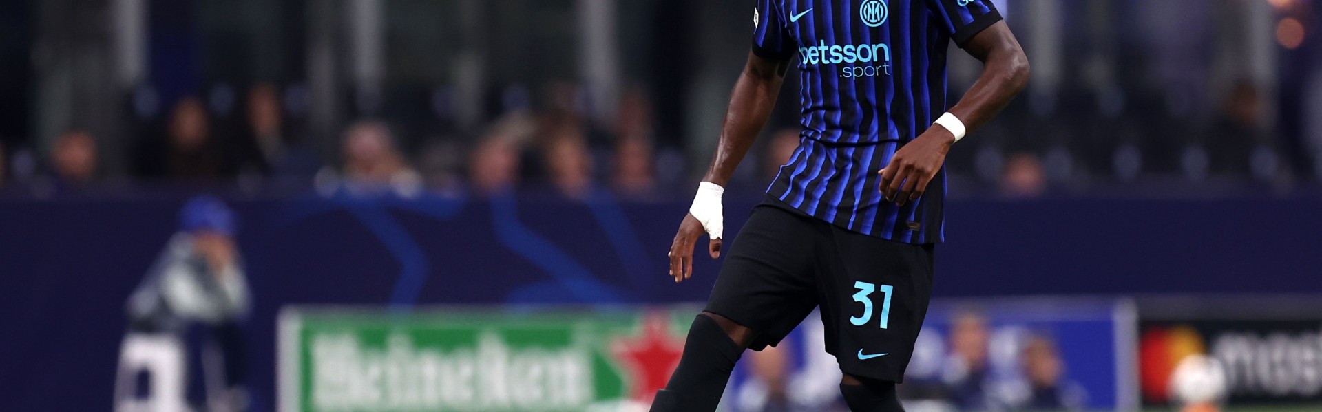 9393体育APP-德媒：拜仁在关注国米后卫比塞克，但尚未与球员本人接触