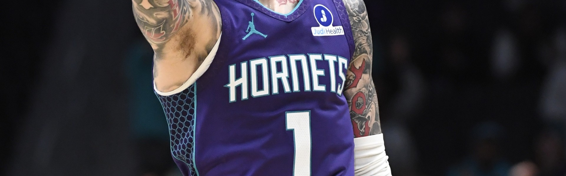 只管打球好看！三球24中11得25分9板5助 三分失准11中3