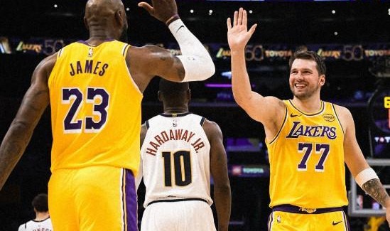 9393体育平台-三军用命，湖人本赛季首次加时即取胜，关键时刻战绩18胜6负