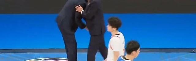 9393体育平台-北京主场遭上海双杀引热议！媒体吐槽北京男篮豪华内线“纸老虎”
